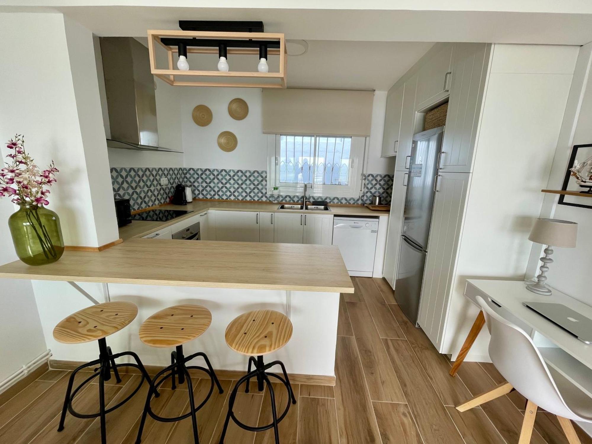 Seahomes Vacations, La Casa Blue Mediterranean Lifestyle ブラナス エクステリア 写真