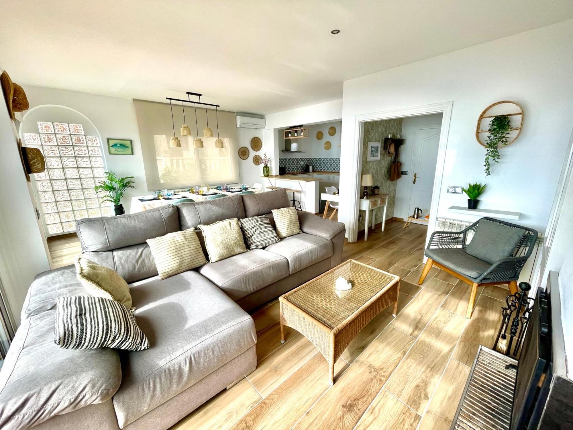 Seahomes Vacations, La Casa Blue Mediterranean Lifestyle ブラナス エクステリア 写真